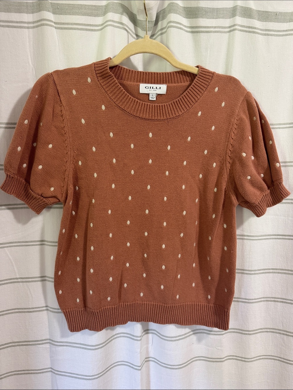 Gilli Rust Dot Puff Sleeve Knit Top